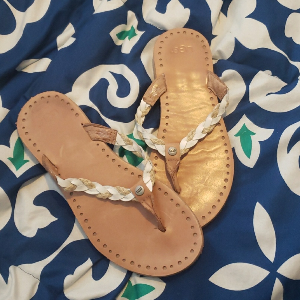 Ugg flip flops